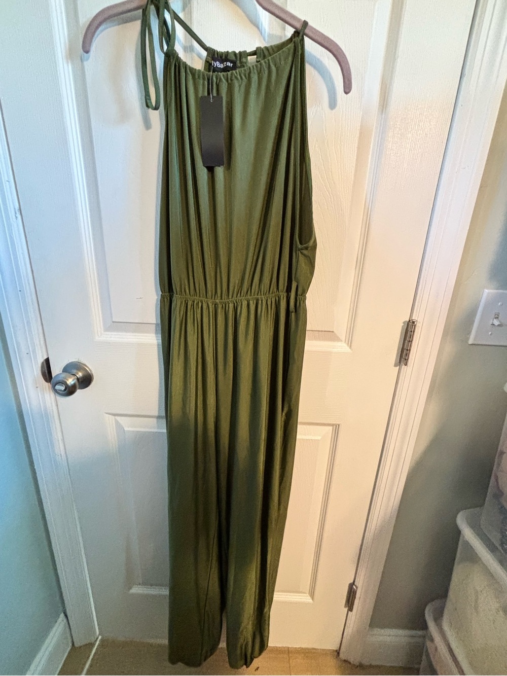 😍NWT Eilly Bazaar Olive Green Halter Jumpsuit Size Large